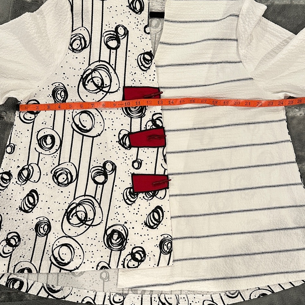 Moonlight Artistic Women's black and white print Blouse with Red Accents XL XXL - Picture 6 of 7